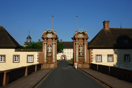 Bild zeigt Zugang zum Schloss Corvey